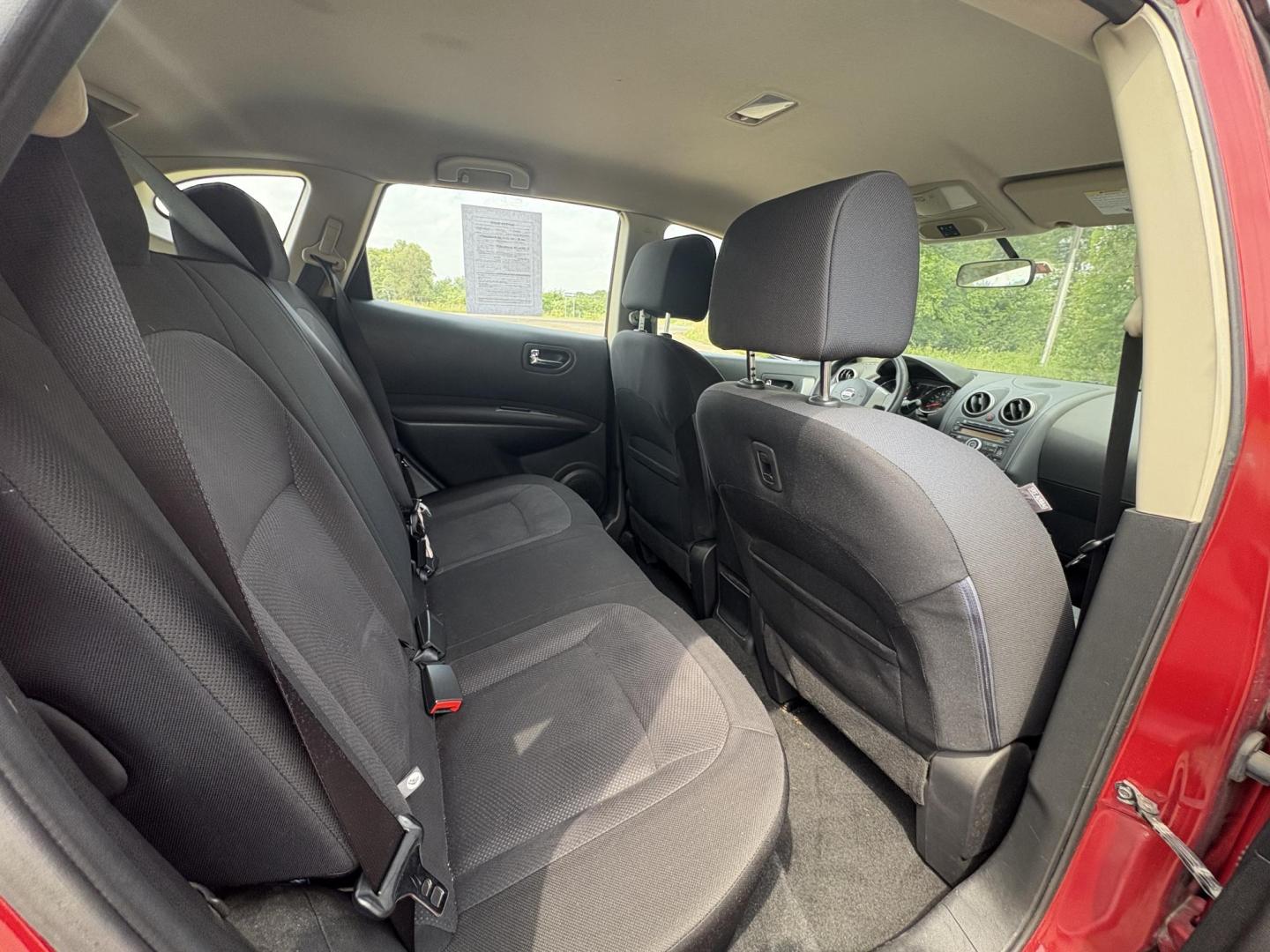 2014 Nissan Rogue S AWD (JN8AS5MV7EW) with an 2.5L L4 DOHC 16V engine, Continuously Variable Transmission transmission, located at 17255 hwy 65 NE, Ham Lake, MN, 55304, 0.000000, 0.000000 - Photo#13