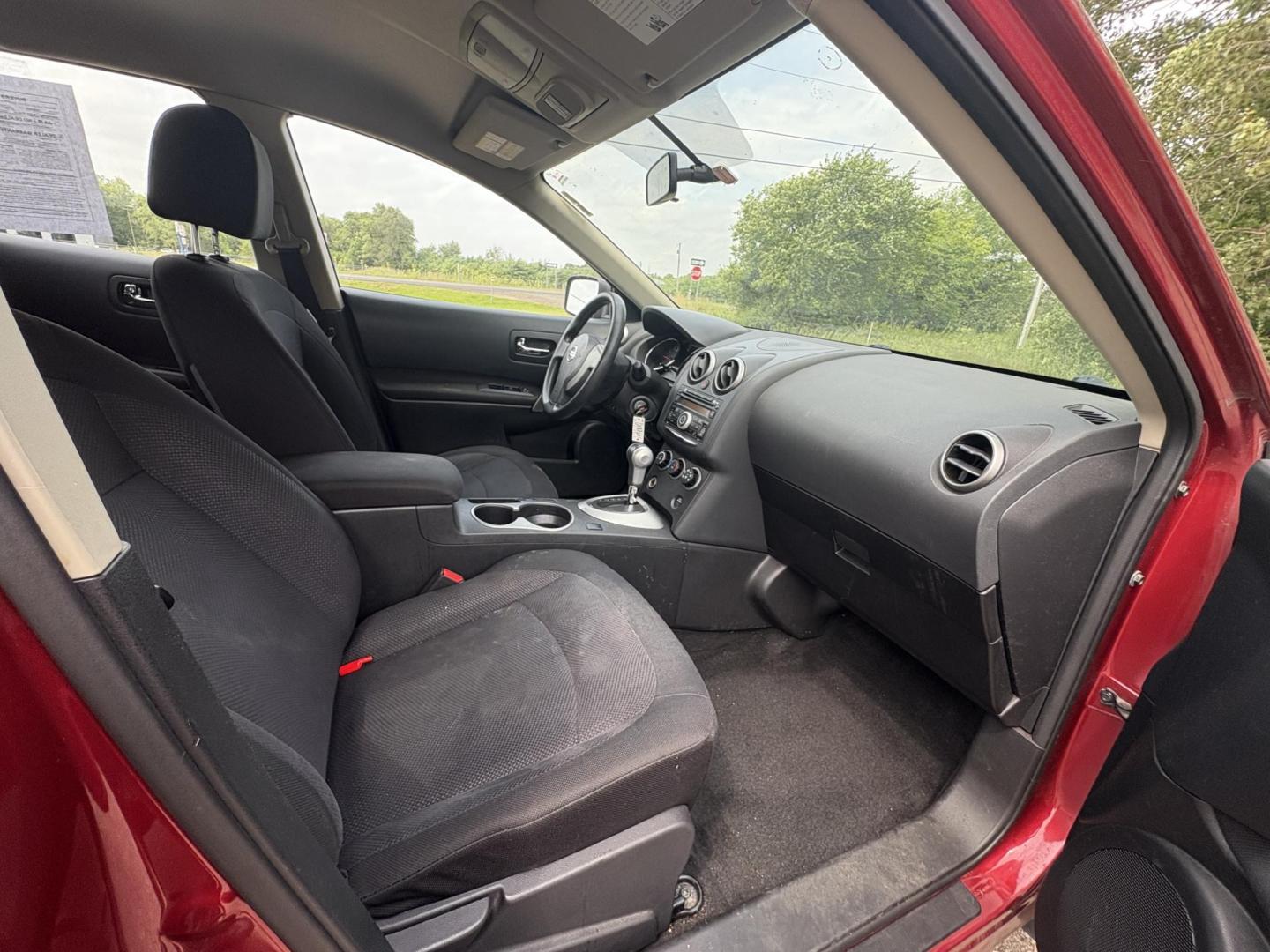 2014 Nissan Rogue S AWD (JN8AS5MV7EW) with an 2.5L L4 DOHC 16V engine, Continuously Variable Transmission transmission, located at 17255 hwy 65 NE, Ham Lake, MN, 55304, 0.000000, 0.000000 - Photo#15