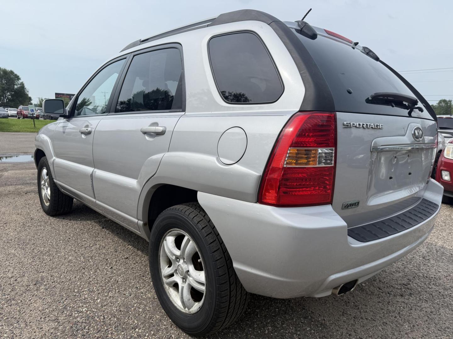 2008 Kia Sportage EX V6 4WD (KNDJE723687) with an 2.7L V6 DOHC 24V engine, 4-Speed Automatic Overdrive transmission, located at 17255 hwy 65 NE, Ham Lake, MN, 55304, 0.000000, 0.000000 - Photo#2