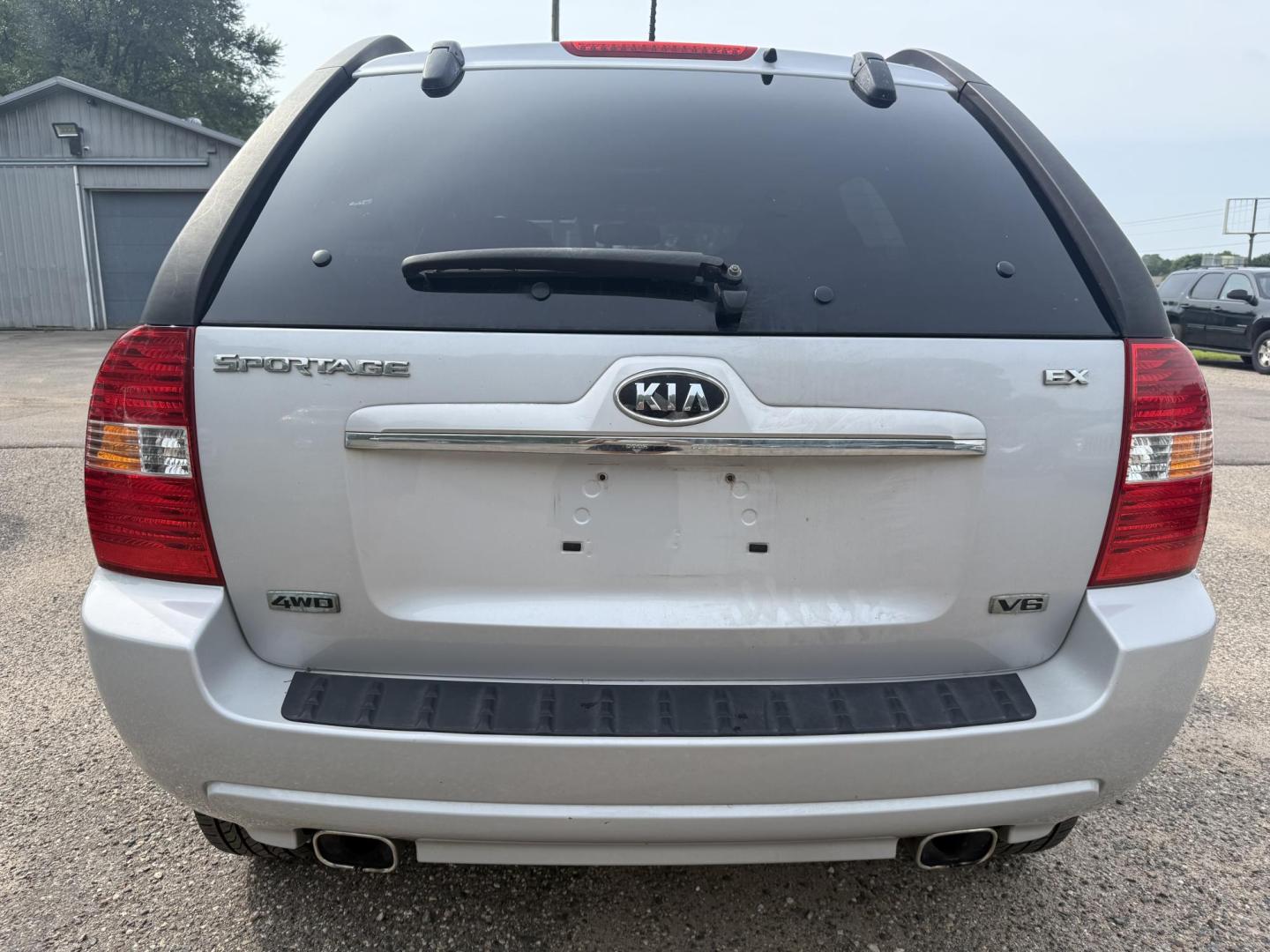 2008 Kia Sportage EX V6 4WD (KNDJE723687) with an 2.7L V6 DOHC 24V engine, 4-Speed Automatic Overdrive transmission, located at 17255 hwy 65 NE, Ham Lake, MN, 55304, 0.000000, 0.000000 - Photo#3