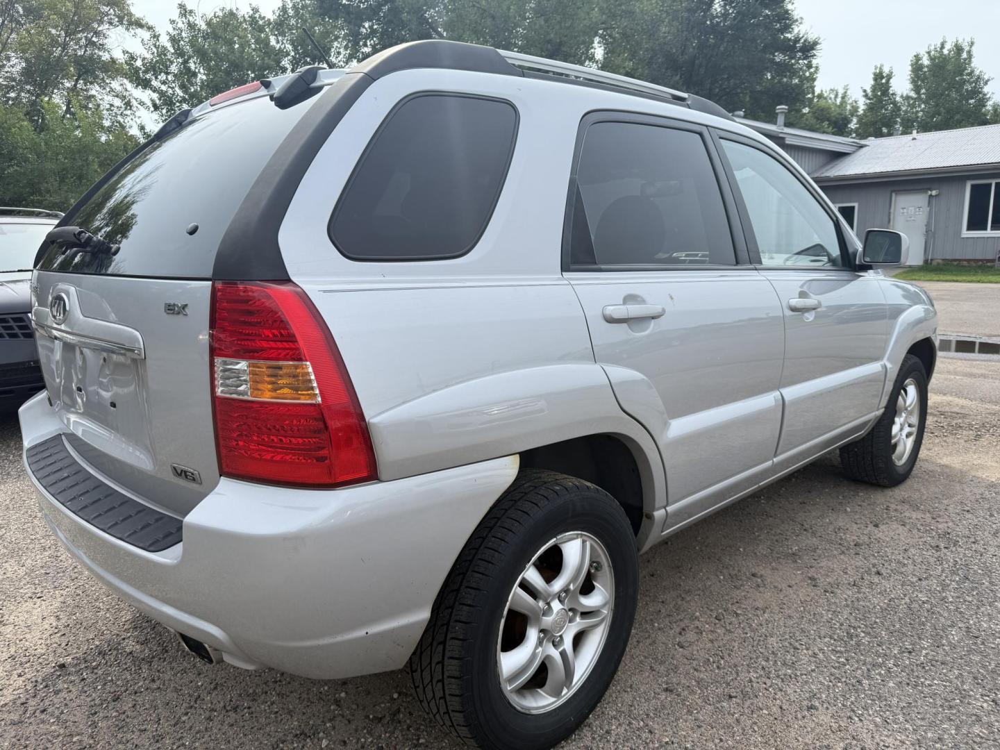 2008 Kia Sportage EX V6 4WD (KNDJE723687) with an 2.7L V6 DOHC 24V engine, 4-Speed Automatic Overdrive transmission, located at 17255 hwy 65 NE, Ham Lake, MN, 55304, 0.000000, 0.000000 - Photo#4