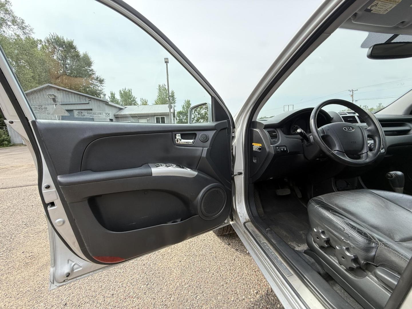 2008 Kia Sportage EX V6 4WD (KNDJE723687) with an 2.7L V6 DOHC 24V engine, 4-Speed Automatic Overdrive transmission, located at 17255 hwy 65 NE, Ham Lake, MN, 55304, 0.000000, 0.000000 - Photo#8