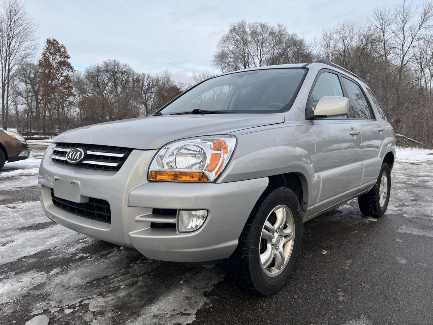 2008 Kia Sportage EX V6 4WD (KNDJE723687) with an 2.7L V6 DOHC 24V engine, 4-Speed Automatic Overdrive transmission, located at 17255 hwy 65 NE, Ham Lake, MN, 55304, 0.000000, 0.000000 - Photo#0