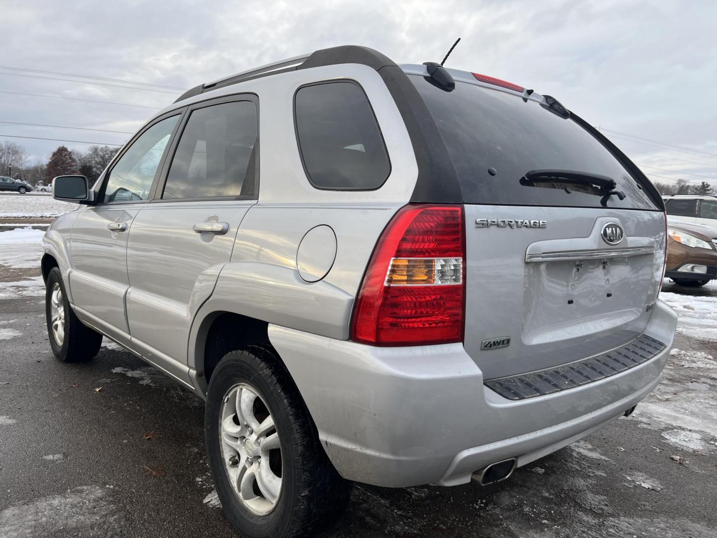 2008 Kia Sportage EX V6 4WD (KNDJE723687) with an 2.7L V6 DOHC 24V engine, 4-Speed Automatic Overdrive transmission, located at 17255 hwy 65 NE, Ham Lake, MN, 55304, 0.000000, 0.000000 - Photo#2