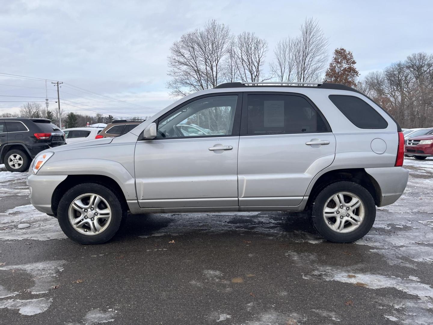 2008 Kia Sportage EX V6 4WD (KNDJE723687) with an 2.7L V6 DOHC 24V engine, 4-Speed Automatic Overdrive transmission, located at 17255 hwy 65 NE, Ham Lake, MN, 55304, 0.000000, 0.000000 - Photo#1