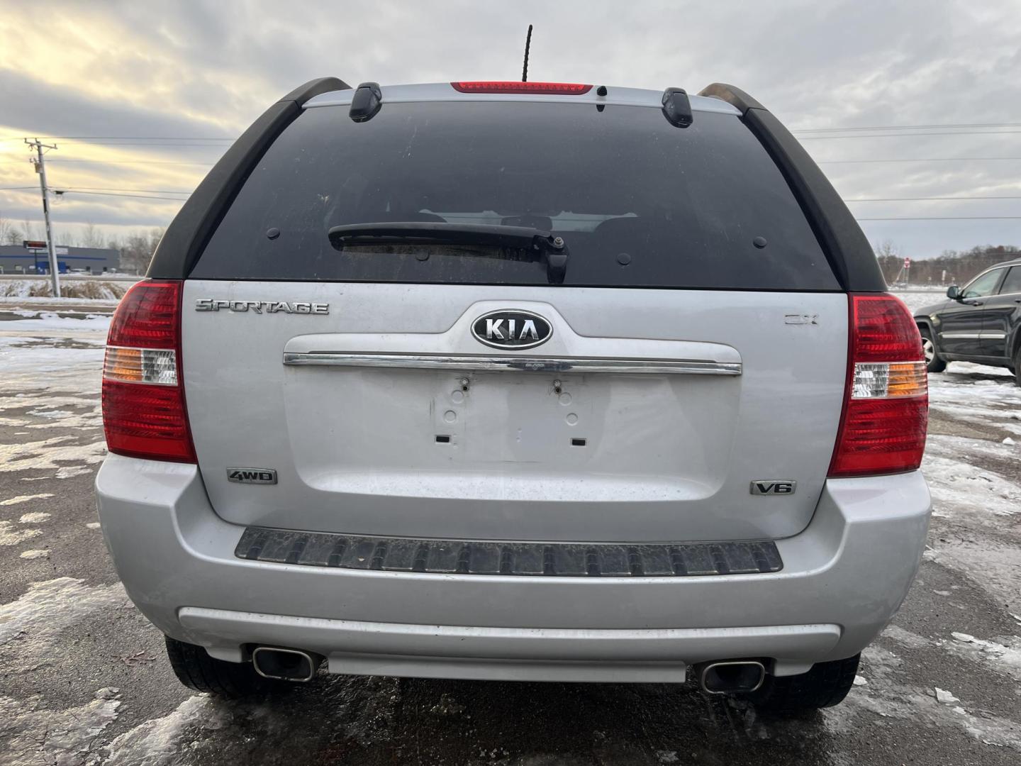 2008 Kia Sportage EX V6 4WD (KNDJE723687) with an 2.7L V6 DOHC 24V engine, 4-Speed Automatic Overdrive transmission, located at 17255 hwy 65 NE, Ham Lake, MN, 55304, 0.000000, 0.000000 - Photo#3