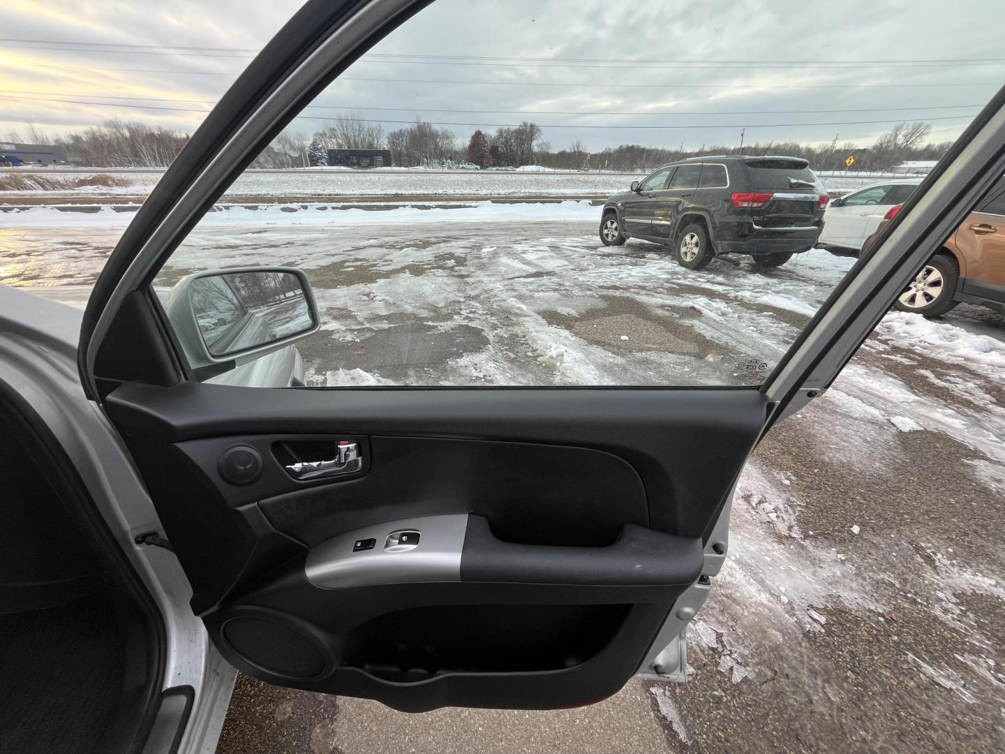 2008 Kia Sportage EX V6 4WD (KNDJE723687) with an 2.7L V6 DOHC 24V engine, 4-Speed Automatic Overdrive transmission, located at 17255 hwy 65 NE, Ham Lake, MN, 55304, 0.000000, 0.000000 - Photo#12