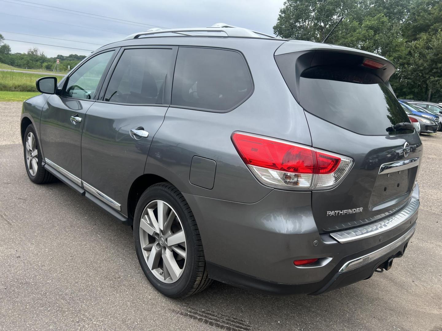 2015 Nissan Pathfinder SL 4WD (5N1AR2MM9FC) with an 3.5L V6 DOHC 24V engine, Continuously Variable Transmission transmission, located at 17255 hwy 65 NE, Ham Lake, MN, 55304, 0.000000, 0.000000 - Photo#2