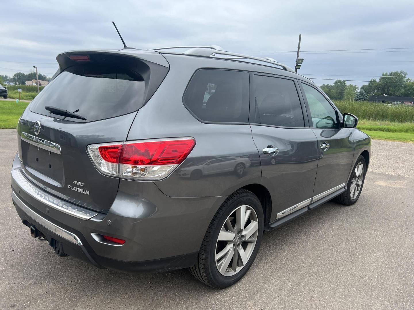 2015 Nissan Pathfinder SL 4WD (5N1AR2MM9FC) with an 3.5L V6 DOHC 24V engine, Continuously Variable Transmission transmission, located at 17255 hwy 65 NE, Ham Lake, MN, 55304, 0.000000, 0.000000 - Photo#4