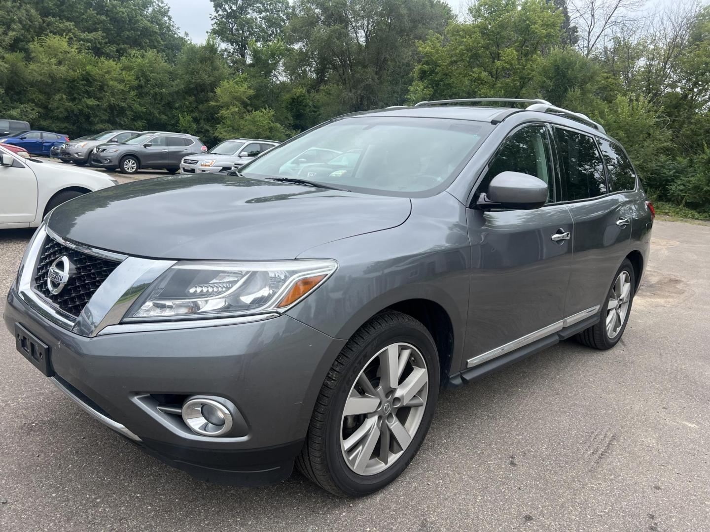 2015 Nissan Pathfinder SL 4WD (5N1AR2MM9FC) with an 3.5L V6 DOHC 24V engine, Continuously Variable Transmission transmission, located at 17255 hwy 65 NE, Ham Lake, MN, 55304, 0.000000, 0.000000 - Photo#0