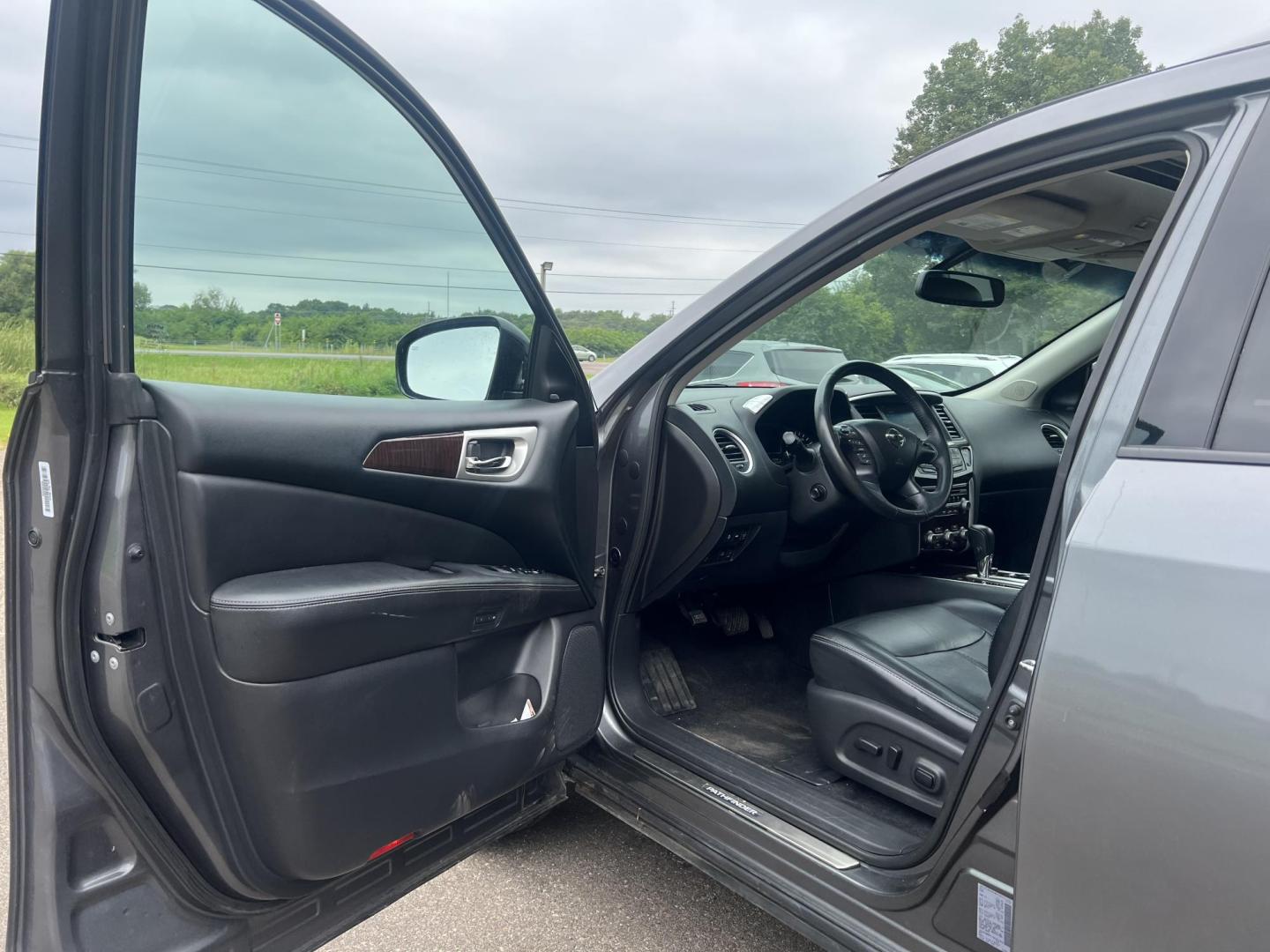 2015 Nissan Pathfinder SL 4WD (5N1AR2MM9FC) with an 3.5L V6 DOHC 24V engine, Continuously Variable Transmission transmission, located at 17255 hwy 65 NE, Ham Lake, MN, 55304, 0.000000, 0.000000 - Photo#8