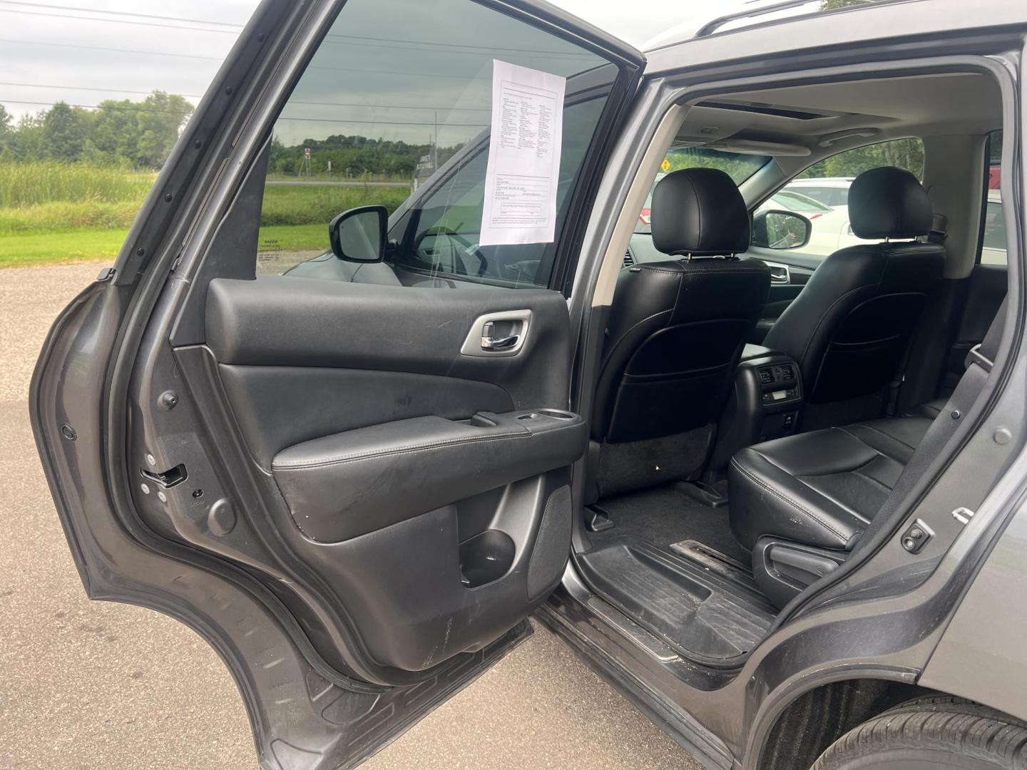 2015 Nissan Pathfinder SL 4WD (5N1AR2MM9FC) with an 3.5L V6 DOHC 24V engine, Continuously Variable Transmission transmission, located at 17255 hwy 65 NE, Ham Lake, MN, 55304, 0.000000, 0.000000 - Photo#10