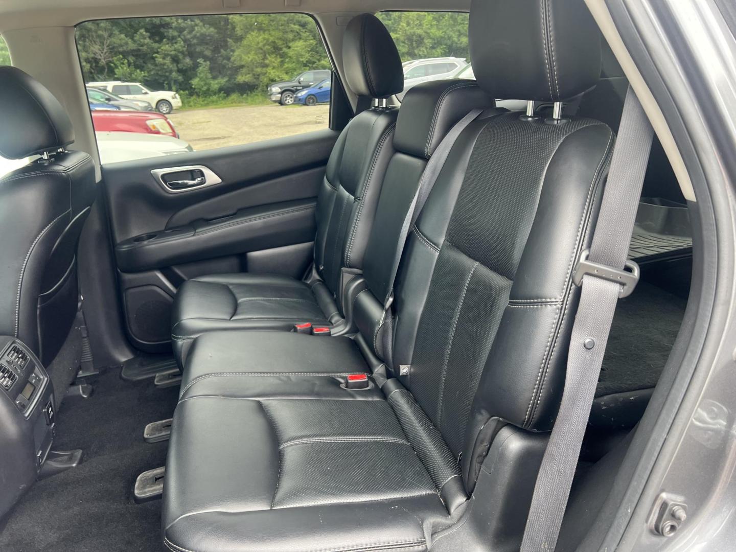 2015 Nissan Pathfinder SL 4WD (5N1AR2MM9FC) with an 3.5L V6 DOHC 24V engine, Continuously Variable Transmission transmission, located at 17255 hwy 65 NE, Ham Lake, MN, 55304, 0.000000, 0.000000 - Photo#11