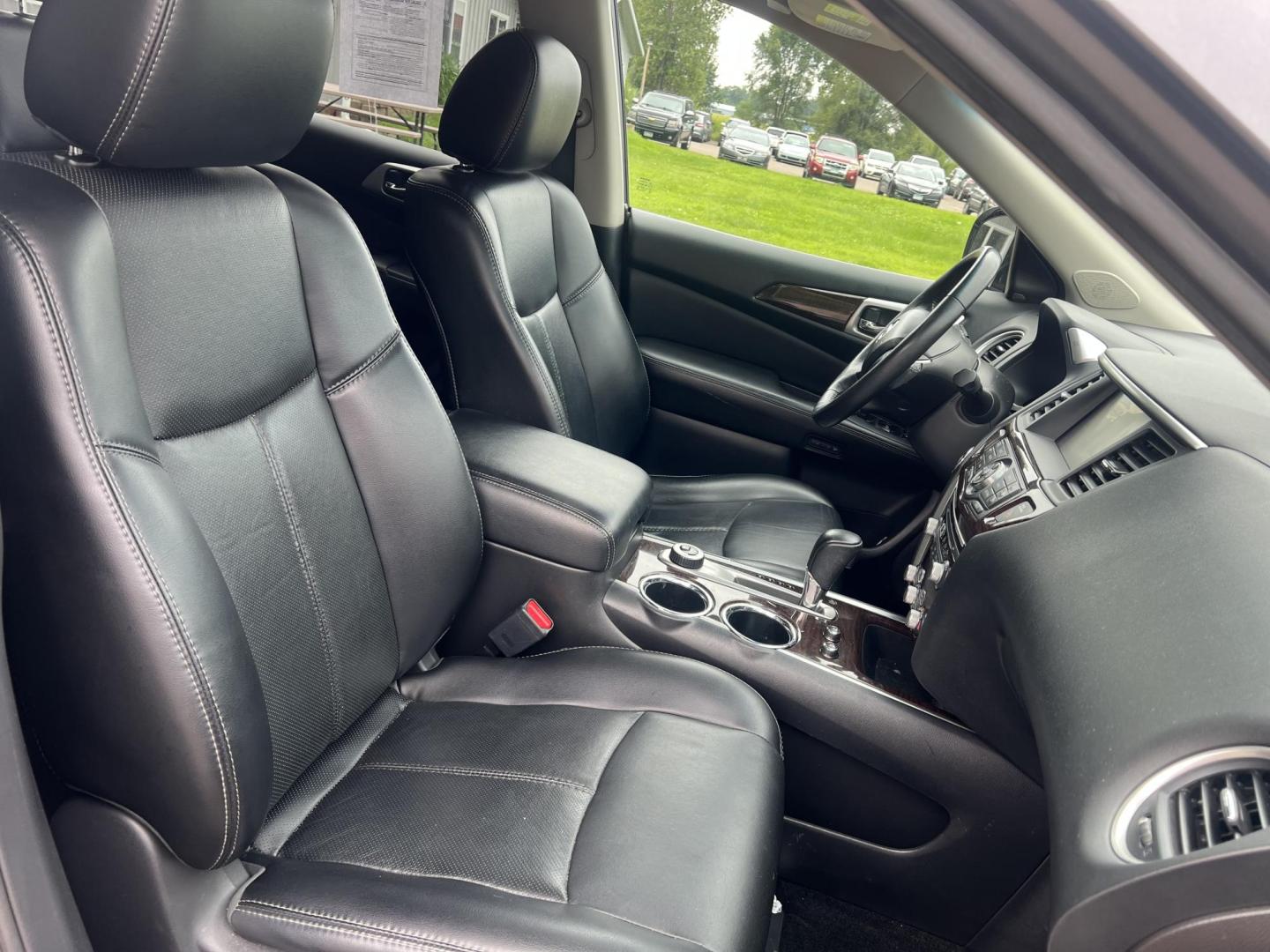 2015 Nissan Pathfinder SL 4WD (5N1AR2MM9FC) with an 3.5L V6 DOHC 24V engine, Continuously Variable Transmission transmission, located at 17255 hwy 65 NE, Ham Lake, MN, 55304, 0.000000, 0.000000 - Photo#16