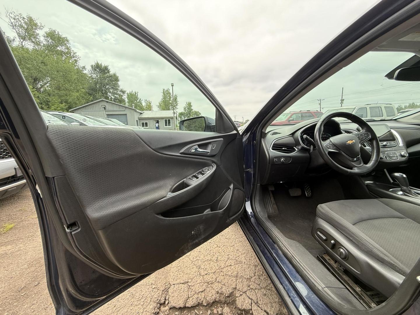 2016 Chevrolet Malibu 1LT (1G1ZE5ST5GF) with an 1.5L L4 DOHC 16V engine, 6A transmission, located at 17255 hwy 65 NE, Ham Lake, MN, 55304, 0.000000, 0.000000 - Photo#8