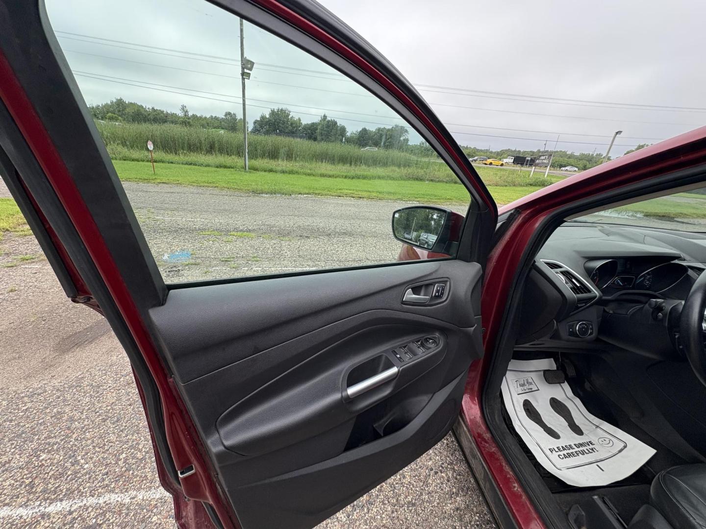 2013 Ford Escape SEL 4WD (1FMCU9H92DU) with an 2.0L L4 DOHC 16V engine, 6-Speed Automatic transmission, located at 17255 hwy 65 NE, Ham Lake, MN, 55304, 0.000000, 0.000000 - Photo#8