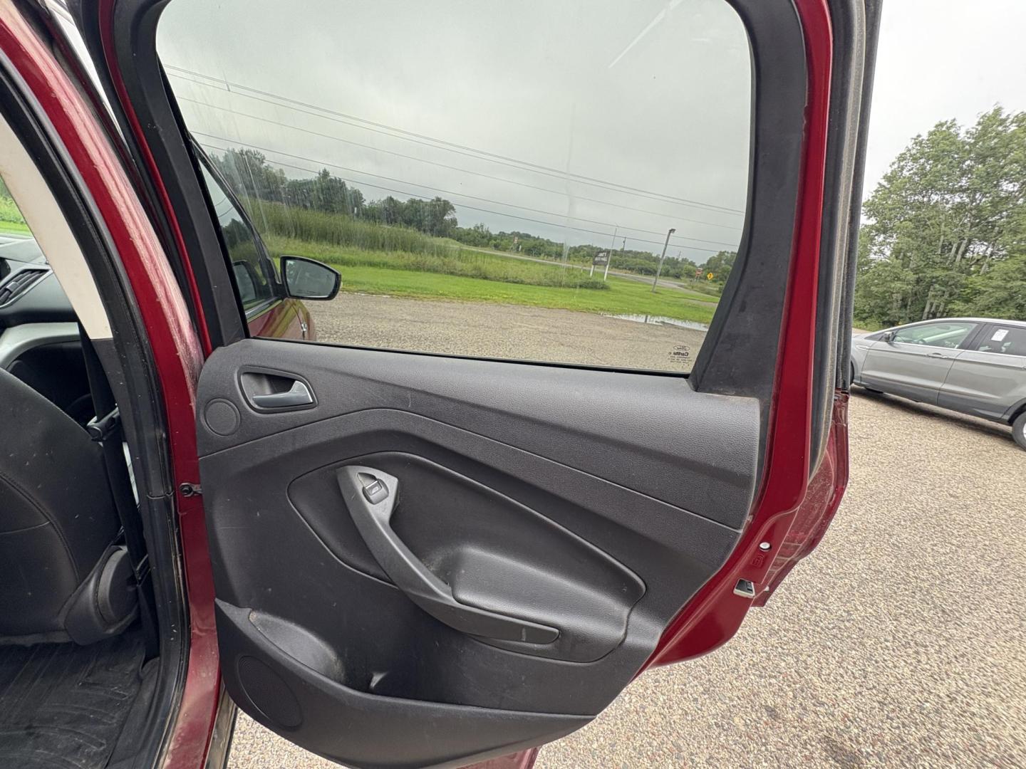 2013 Ford Escape SEL 4WD (1FMCU9H92DU) with an 2.0L L4 DOHC 16V engine, 6-Speed Automatic transmission, located at 17255 hwy 65 NE, Ham Lake, MN, 55304, 0.000000, 0.000000 - Photo#12