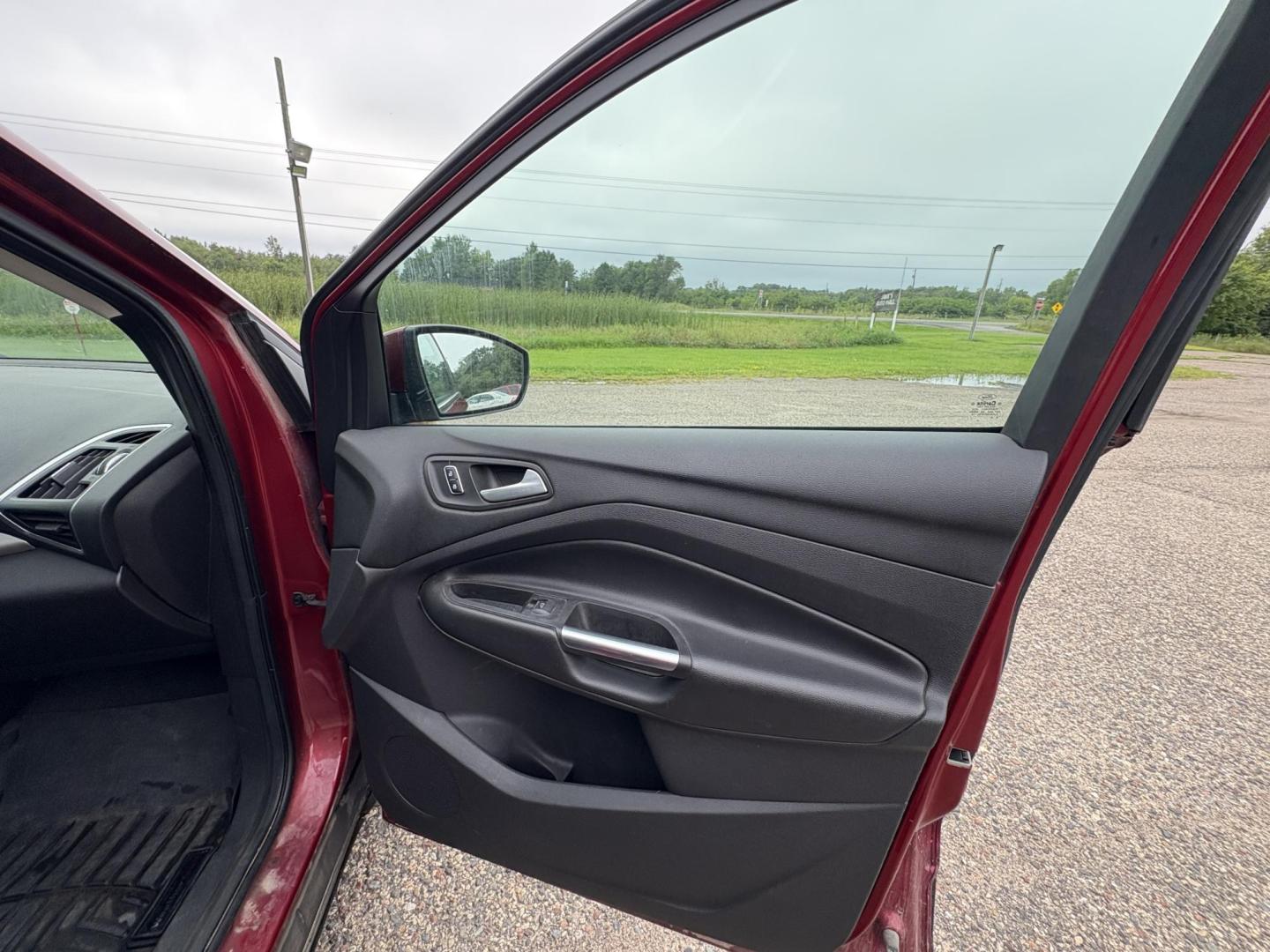 2013 Ford Escape SEL 4WD (1FMCU9H92DU) with an 2.0L L4 DOHC 16V engine, 6-Speed Automatic transmission, located at 17255 hwy 65 NE, Ham Lake, MN, 55304, 0.000000, 0.000000 - Photo#14