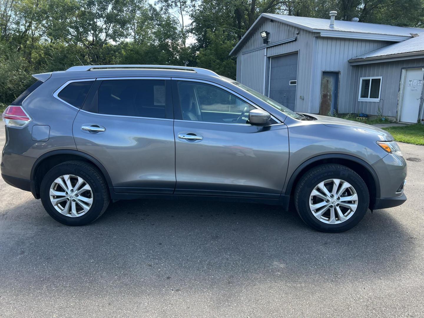 2016 Nissan Rogue S AWD (5N1AT2MV0GC) with an 2.5L L4 DOHC 16V engine, CVT transmission, located at 17255 hwy 65 NE, Ham Lake, MN, 55304, 0.000000, 0.000000 - Photo#3