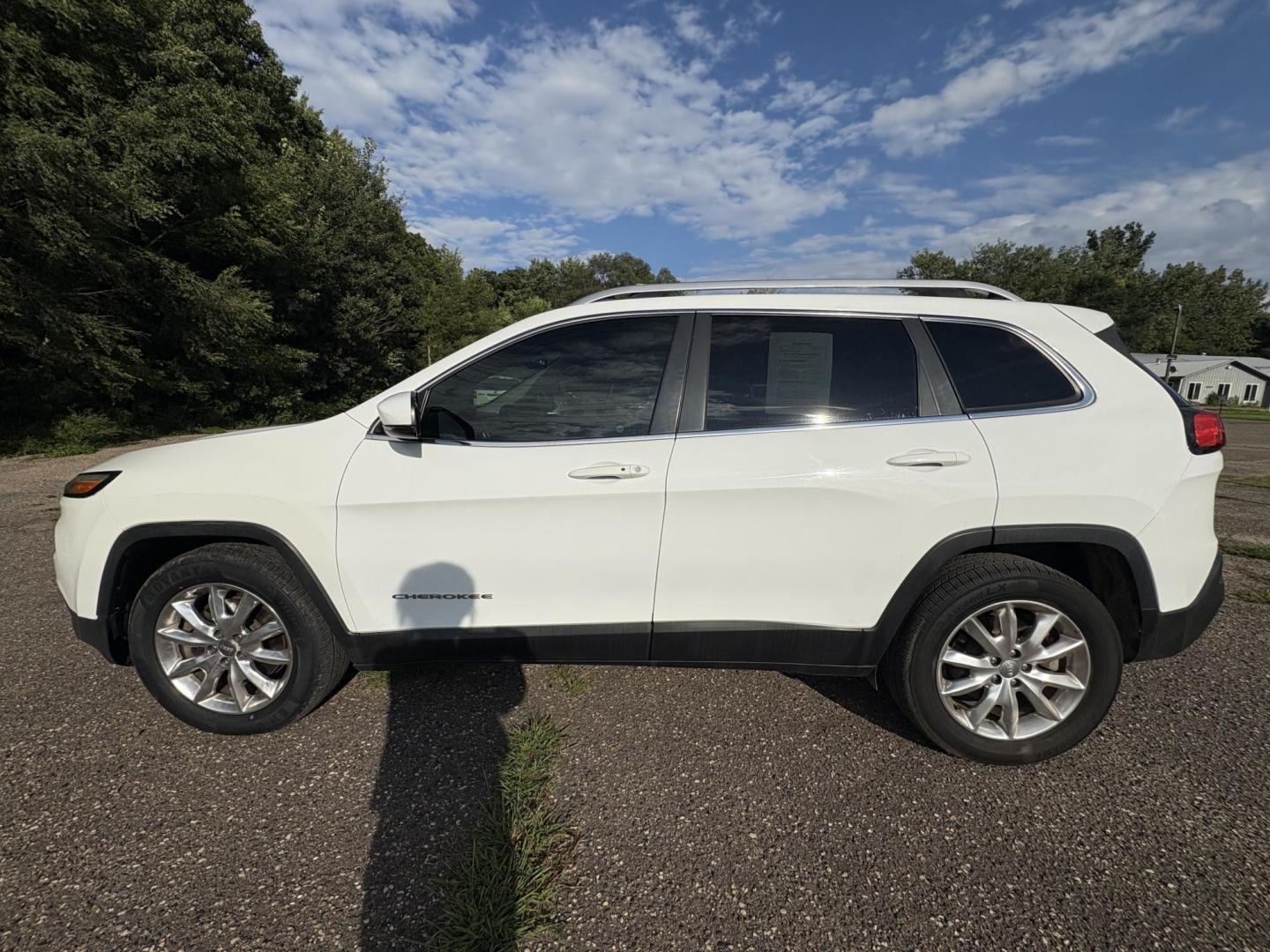 2016 Jeep Cherokee Limited 4WD (1C4PJMDB3GW) with an 2.4L L4 DOHC 16V engine, 9A transmission, located at 17255 hwy 65 NE, Ham Lake, MN, 55304, 0.000000, 0.000000 - Photo#1
