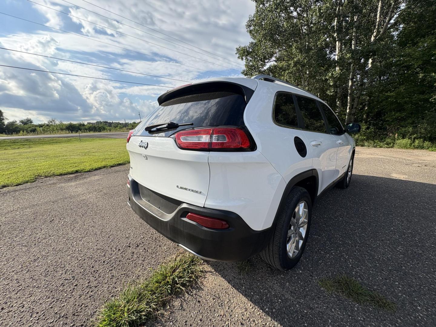 2016 Jeep Cherokee Limited 4WD (1C4PJMDB3GW) with an 2.4L L4 DOHC 16V engine, 9A transmission, located at 17255 hwy 65 NE, Ham Lake, MN, 55304, 0.000000, 0.000000 - Photo#4