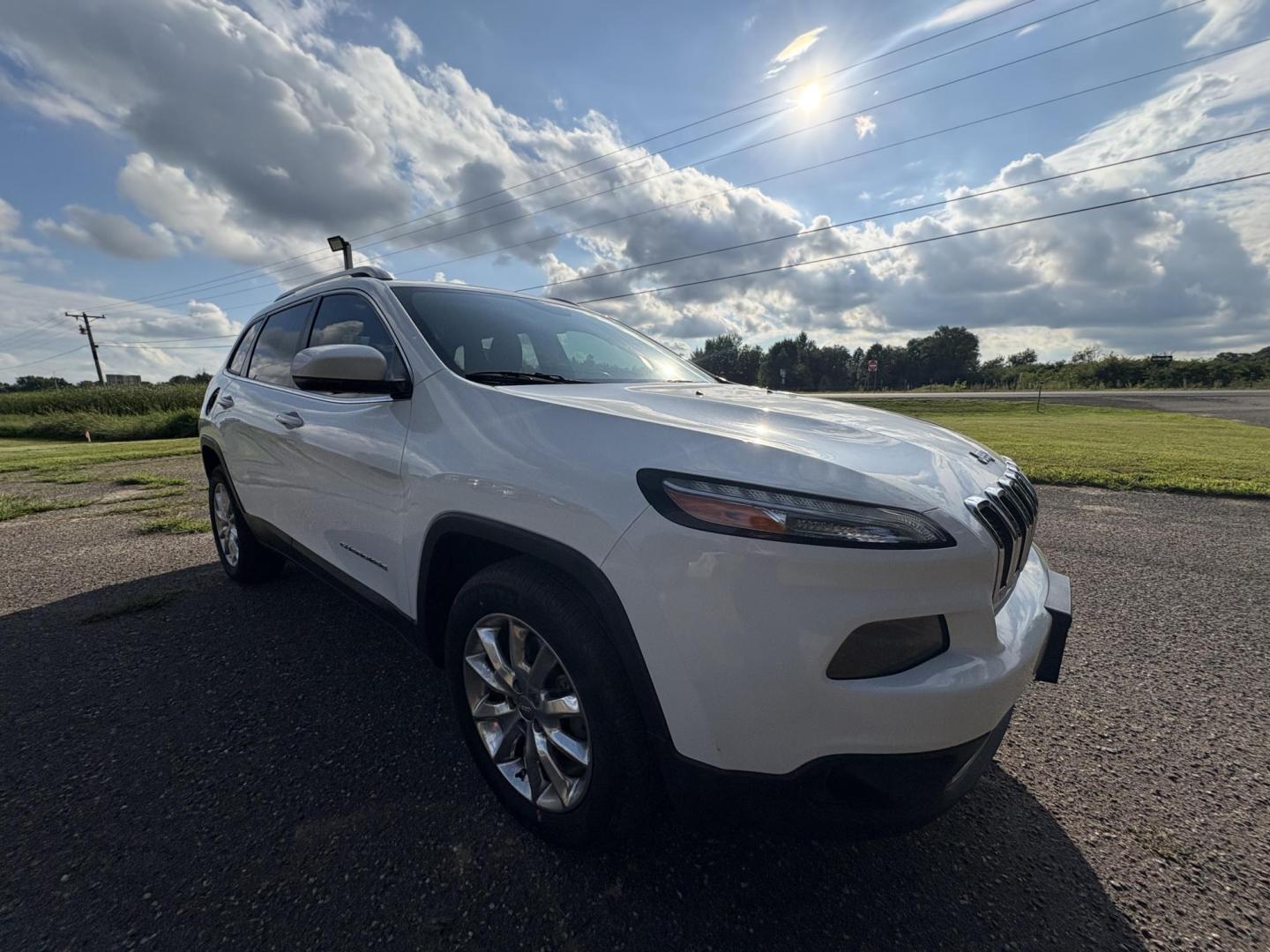 2016 Jeep Cherokee Limited 4WD (1C4PJMDB3GW) with an 2.4L L4 DOHC 16V engine, 9A transmission, located at 17255 hwy 65 NE, Ham Lake, MN, 55304, 0.000000, 0.000000 - Photo#6