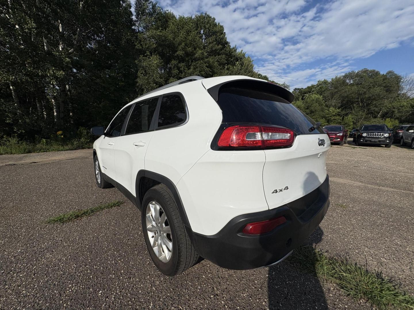 2016 Jeep Cherokee Limited 4WD (1C4PJMDB3GW) with an 2.4L L4 DOHC 16V engine, 9A transmission, located at 17255 hwy 65 NE, Ham Lake, MN, 55304, 0.000000, 0.000000 - Photo#2