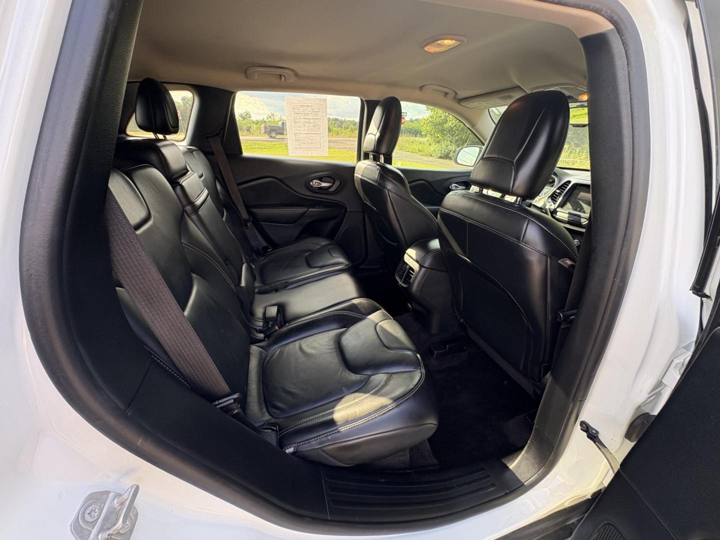 2016 Jeep Cherokee Limited 4WD (1C4PJMDB3GW) with an 2.4L L4 DOHC 16V engine, 9A transmission, located at 17255 hwy 65 NE, Ham Lake, MN, 55304, 0.000000, 0.000000 - Photo#13