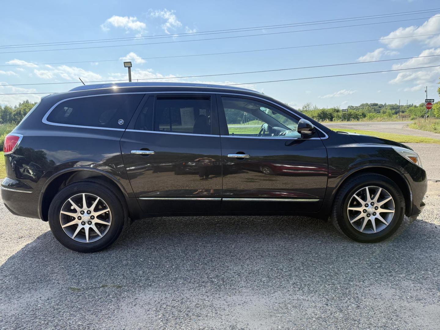 2014 Buick Enclave Leather FWD (5GAKRBKD4EJ) with an 3.6L V6 DOHC 24V engine, 6-Speed Automatic Overdrive transmission, located at 17255 hwy 65 NE, Ham Lake, MN, 55304, 0.000000, 0.000000 - Photo#5