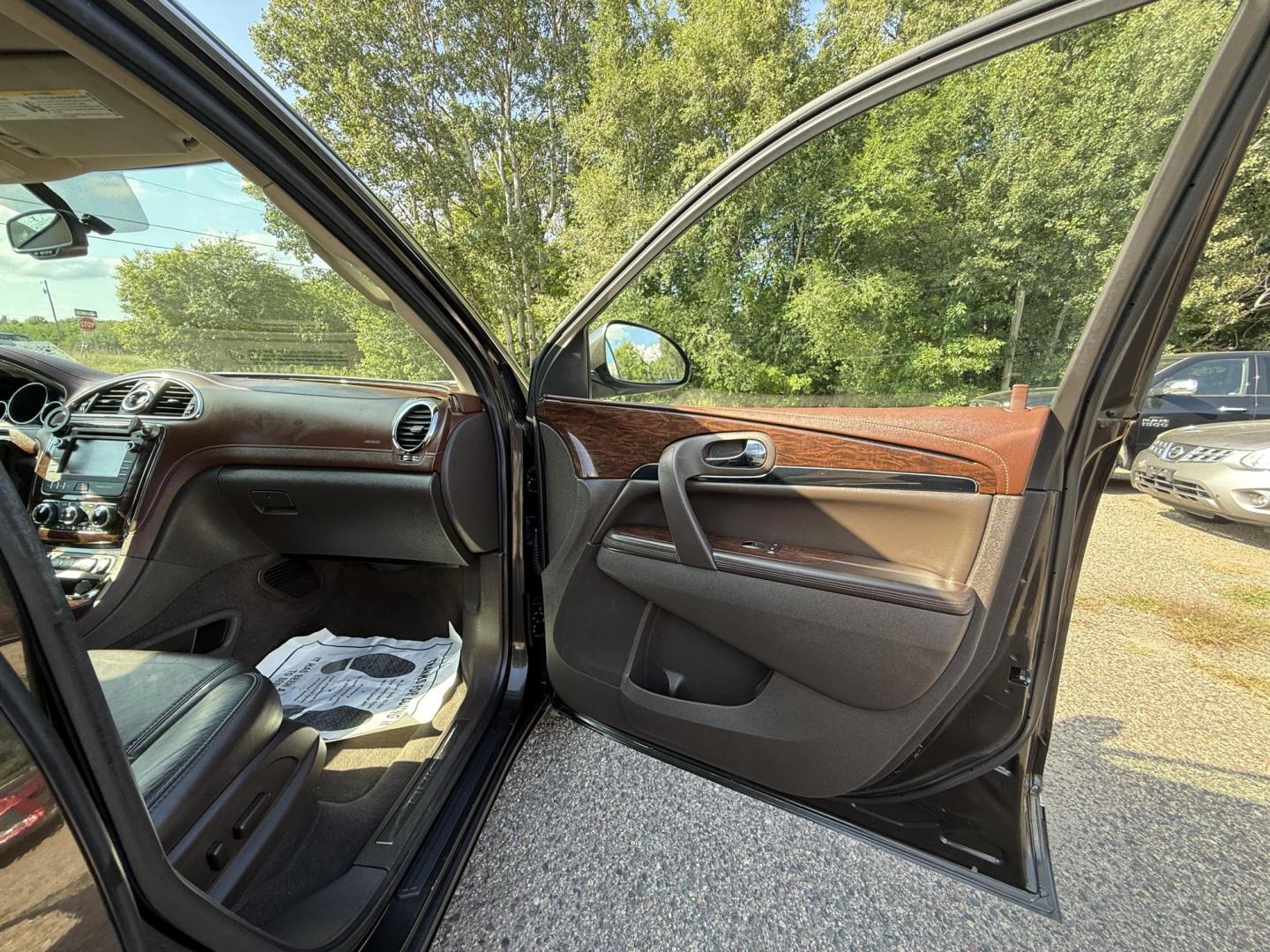 2014 Buick Enclave Leather FWD (5GAKRBKD4EJ) with an 3.6L V6 DOHC 24V engine, 6-Speed Automatic Overdrive transmission, located at 17255 hwy 65 NE, Ham Lake, MN, 55304, 0.000000, 0.000000 - Photo#15