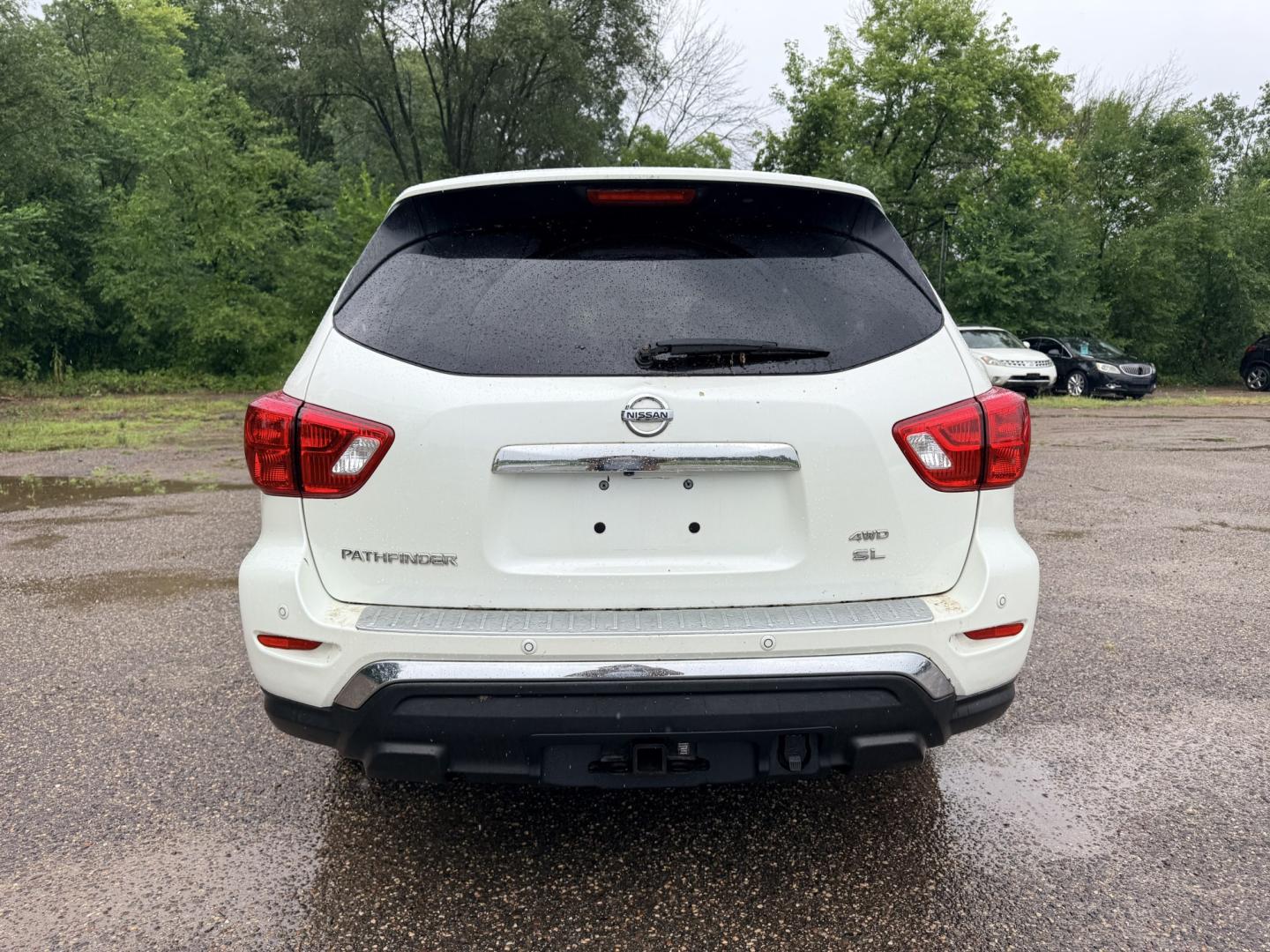 2017 Nissan Pathfinder Platinum 4WD (5N1DR2MM2HC) with an 3.5L V6 DOHC 24V engine, CVT transmission, located at 17255 hwy 65 NE, Ham Lake, MN, 55304, 0.000000, 0.000000- Photo#3