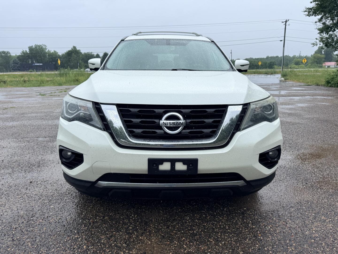 2017 Nissan Pathfinder Platinum 4WD (5N1DR2MM2HC) with an 3.5L V6 DOHC 24V engine, CVT transmission, located at 17255 hwy 65 NE, Ham Lake, MN, 55304, 0.000000, 0.000000- Photo#7
