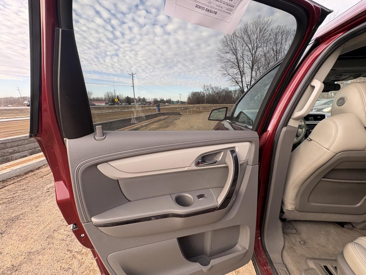 2015 Chevrolet Traverse LTZ AWD (1GNKVJKD9FJ) with an 3.6L V6 DOHC 24V engine, 6-Speed Automatic transmission, located at 17255 hwy 65 NE, Ham Lake, MN, 55304, 0.000000, 0.000000 - Photo#10