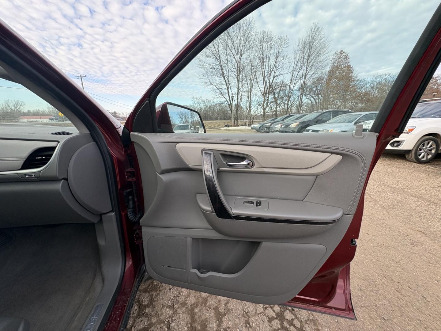 2015 Chevrolet Traverse LTZ AWD (1GNKVJKD9FJ) with an 3.6L V6 DOHC 24V engine, 6-Speed Automatic transmission, located at 17255 hwy 65 NE, Ham Lake, MN, 55304, 0.000000, 0.000000 - Photo#15