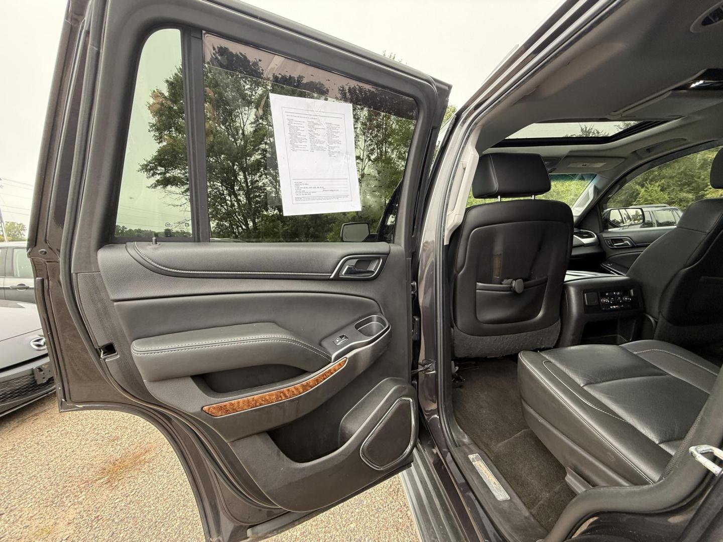 2015 Chevrolet Tahoe LTZ 4WD (1GNSKCKC4FR) with an 5.3L V8 OHV 16V engine, 6-Speed Automatic transmission, located at 17255 hwy 65 NE, Ham Lake, MN, 55304, 0.000000, 0.000000 - Photo#10