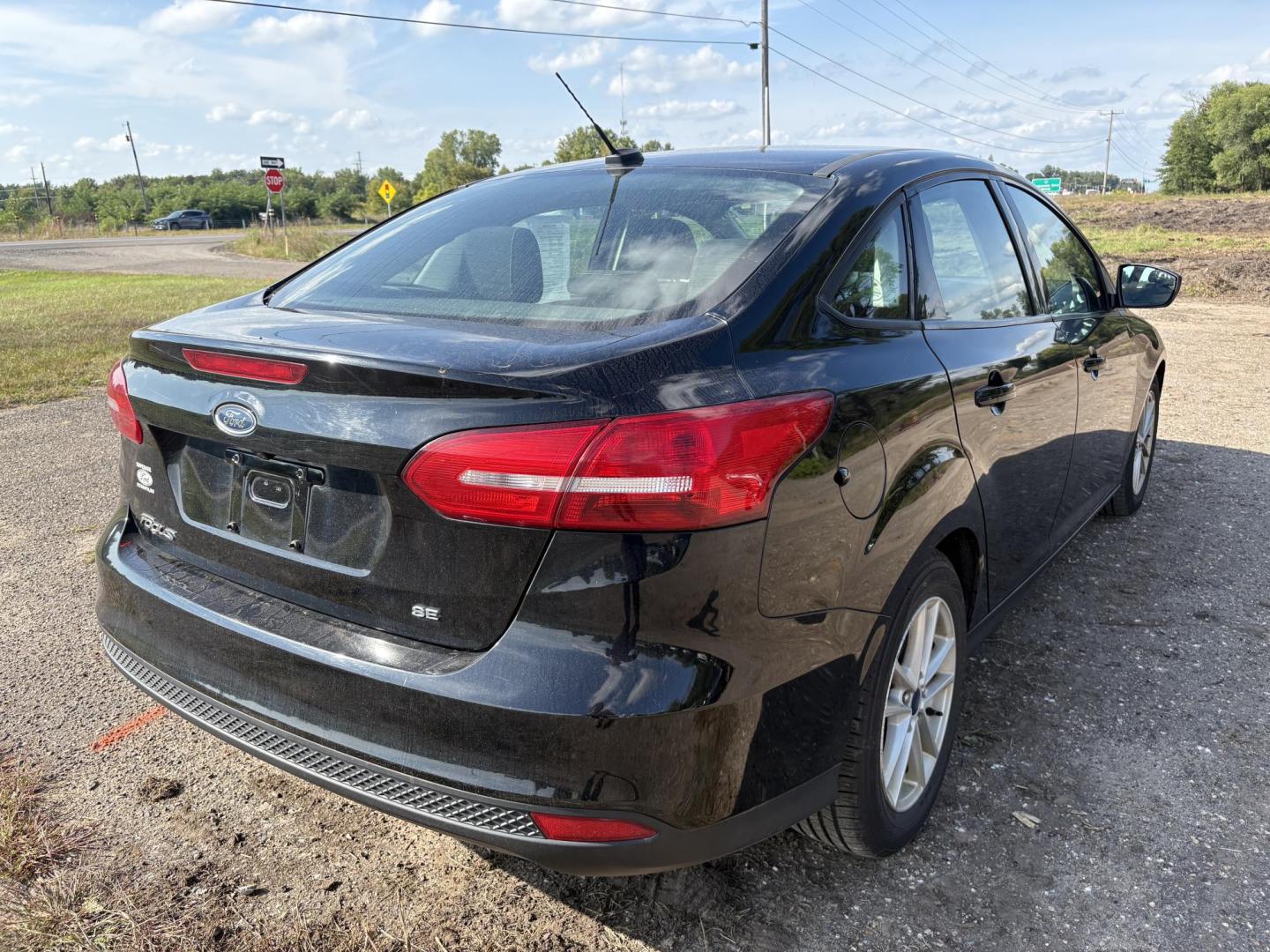 2018 Ford Focus SE Sedan (1FADP3F24JL) with an 2.0L L4 DOHC 16V engine, located at 17255 hwy 65 NE, Ham Lake, MN, 55304, 0.000000, 0.000000 - Photo#4