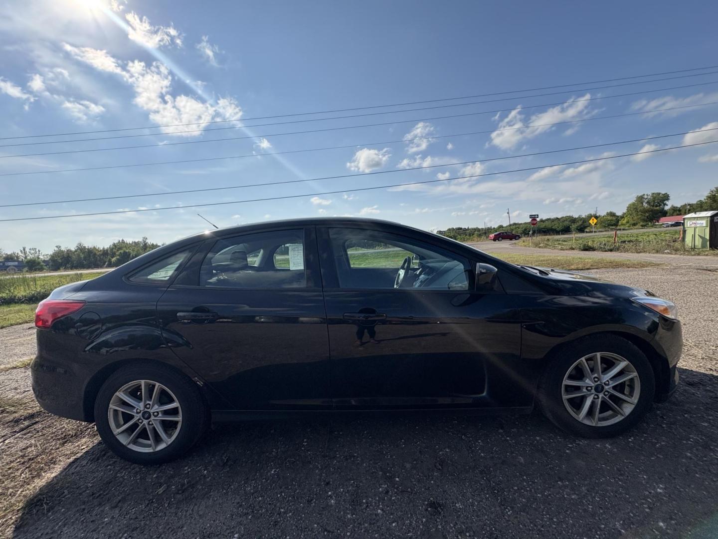 2018 Ford Focus SE Sedan (1FADP3F24JL) with an 2.0L L4 DOHC 16V engine, located at 17255 hwy 65 NE, Ham Lake, MN, 55304, 0.000000, 0.000000 - Photo#5