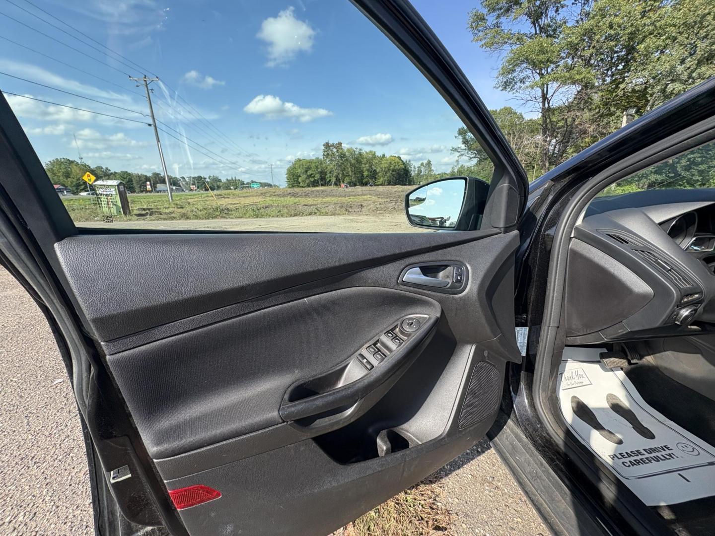 2018 Ford Focus SE Sedan (1FADP3F24JL) with an 2.0L L4 DOHC 16V engine, located at 17255 hwy 65 NE, Ham Lake, MN, 55304, 0.000000, 0.000000 - Photo#8