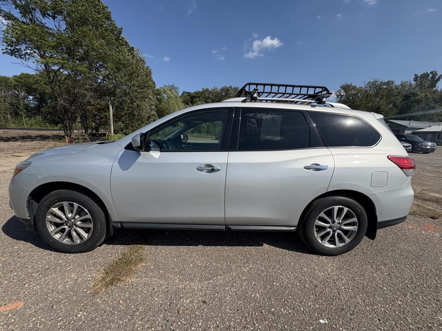 2014 Nissan Pathfinder S 4WD (5N1AR2MM2EC) with an 3.5L V6 DOHC 24V engine, Continuously Variable Transmission transmission, located at 17255 hwy 65 NE, Ham Lake, MN, 55304, 0.000000, 0.000000 - Photo#1