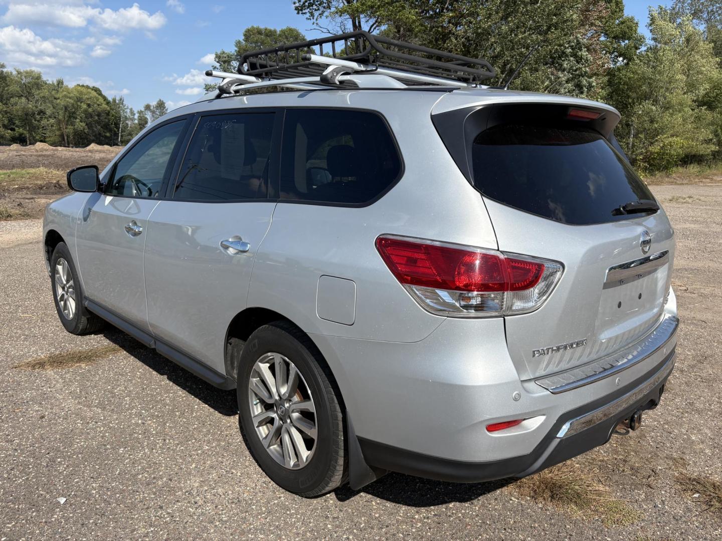 2014 Nissan Pathfinder S 4WD (5N1AR2MM2EC) with an 3.5L V6 DOHC 24V engine, Continuously Variable Transmission transmission, located at 17255 hwy 65 NE, Ham Lake, MN, 55304, 0.000000, 0.000000 - Photo#2