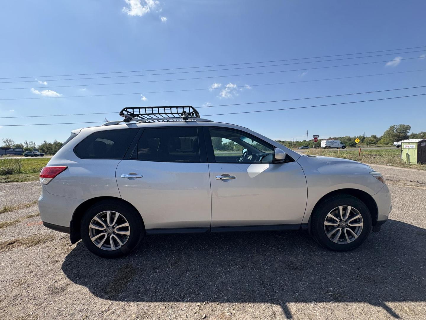2014 Nissan Pathfinder S 4WD (5N1AR2MM2EC) with an 3.5L V6 DOHC 24V engine, Continuously Variable Transmission transmission, located at 17255 hwy 65 NE, Ham Lake, MN, 55304, 0.000000, 0.000000 - Photo#5