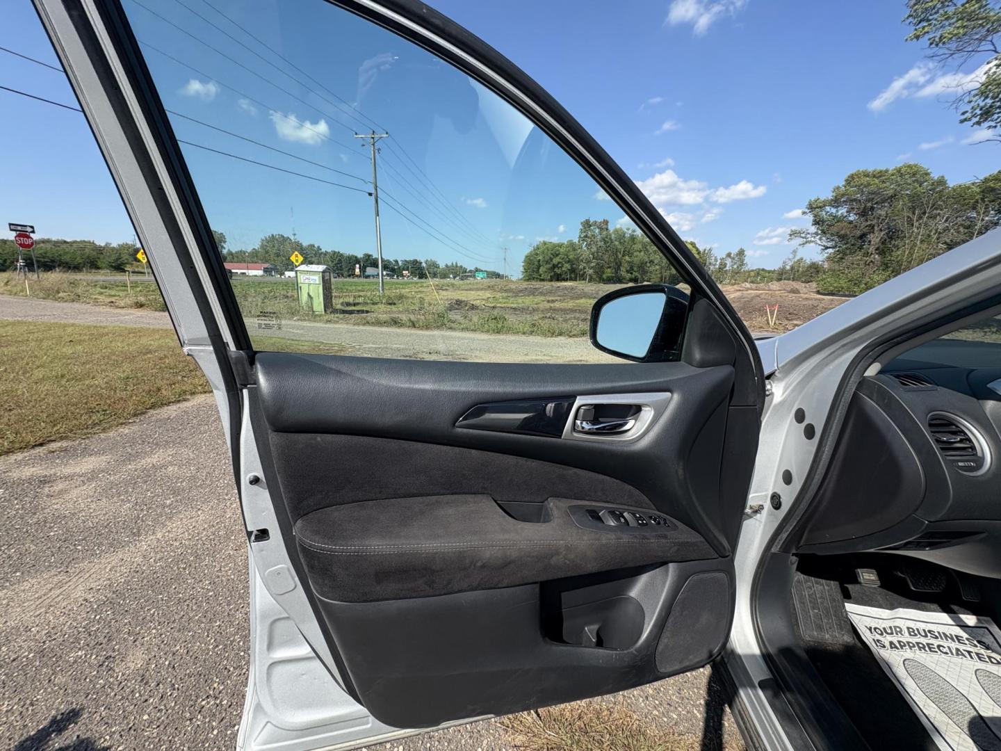 2014 Nissan Pathfinder S 4WD (5N1AR2MM2EC) with an 3.5L V6 DOHC 24V engine, Continuously Variable Transmission transmission, located at 17255 hwy 65 NE, Ham Lake, MN, 55304, 0.000000, 0.000000 - Photo#8