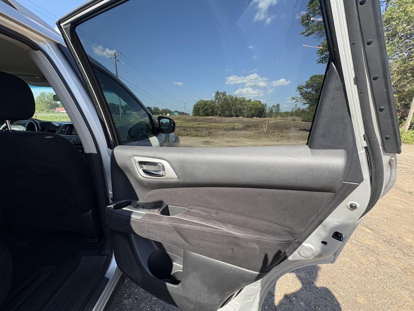 2014 Nissan Pathfinder S 4WD (5N1AR2MM2EC) with an 3.5L V6 DOHC 24V engine, Continuously Variable Transmission transmission, located at 17255 hwy 65 NE, Ham Lake, MN, 55304, 0.000000, 0.000000 - Photo#12
