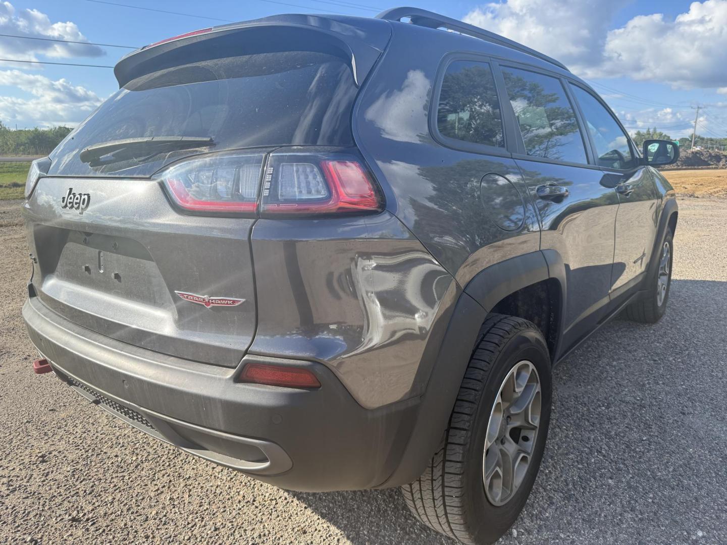 2020 Jeep Cherokee Trailhawk 4WD (1C4PJMBN7LD) with an 2.0L L4 DOHC 16V TURBO engine, 9A transmission, located at 17255 hwy 65 NE, Ham Lake, MN, 55304, 0.000000, 0.000000 - Photo#4