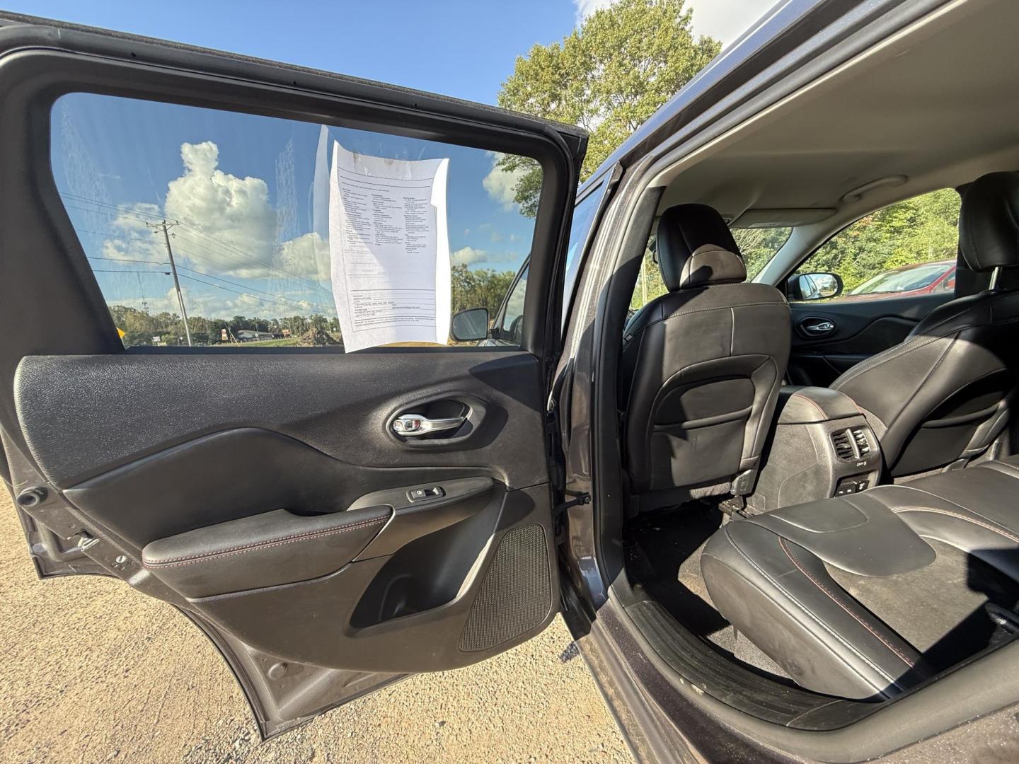 2020 Jeep Cherokee Trailhawk 4WD (1C4PJMBN7LD) with an 2.0L L4 DOHC 16V TURBO engine, 9A transmission, located at 17255 hwy 65 NE, Ham Lake, MN, 55304, 0.000000, 0.000000 - Photo#10