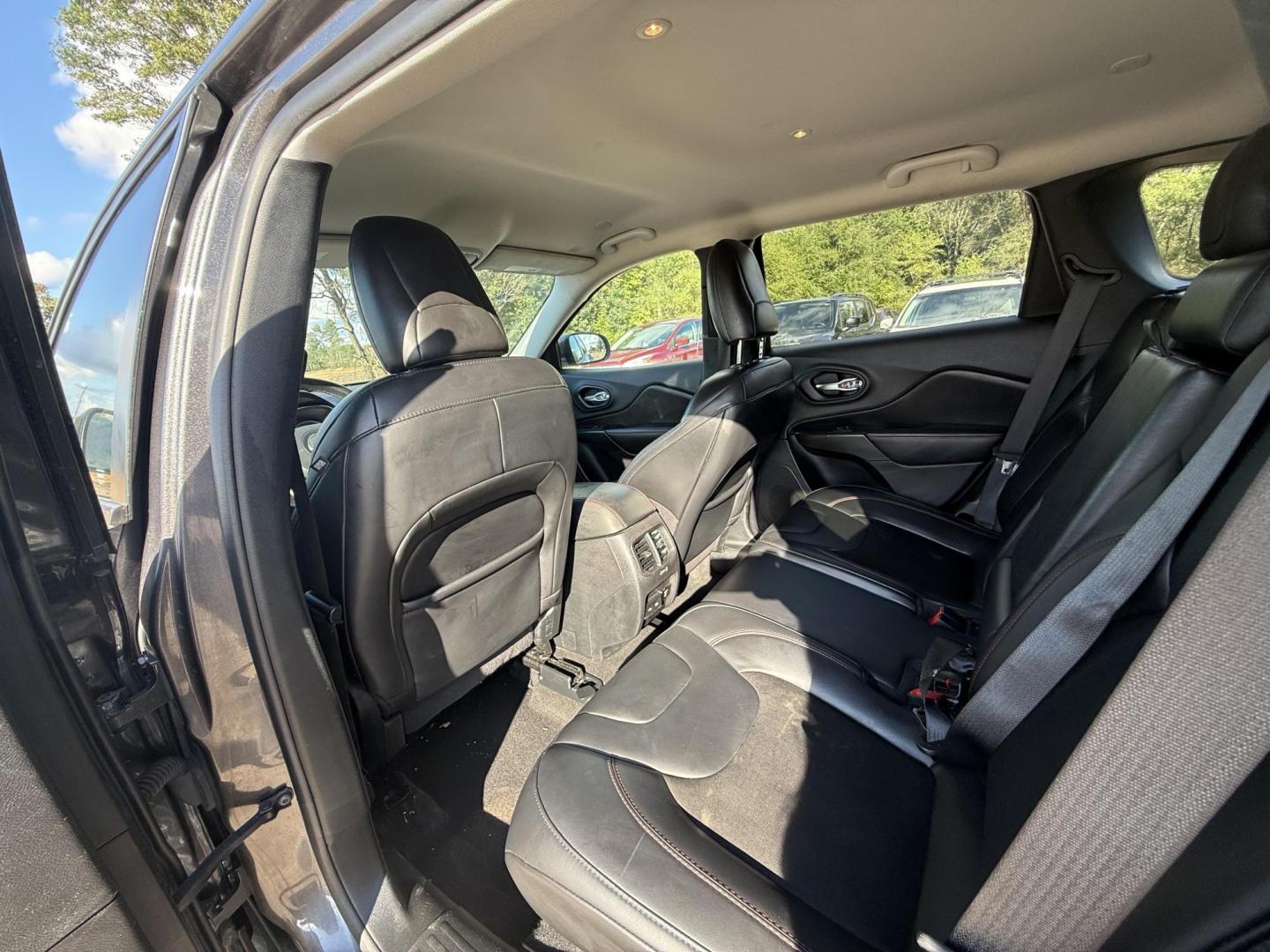 2020 Jeep Cherokee Trailhawk 4WD (1C4PJMBN7LD) with an 2.0L L4 DOHC 16V TURBO engine, 9A transmission, located at 17255 hwy 65 NE, Ham Lake, MN, 55304, 0.000000, 0.000000 - Photo#11