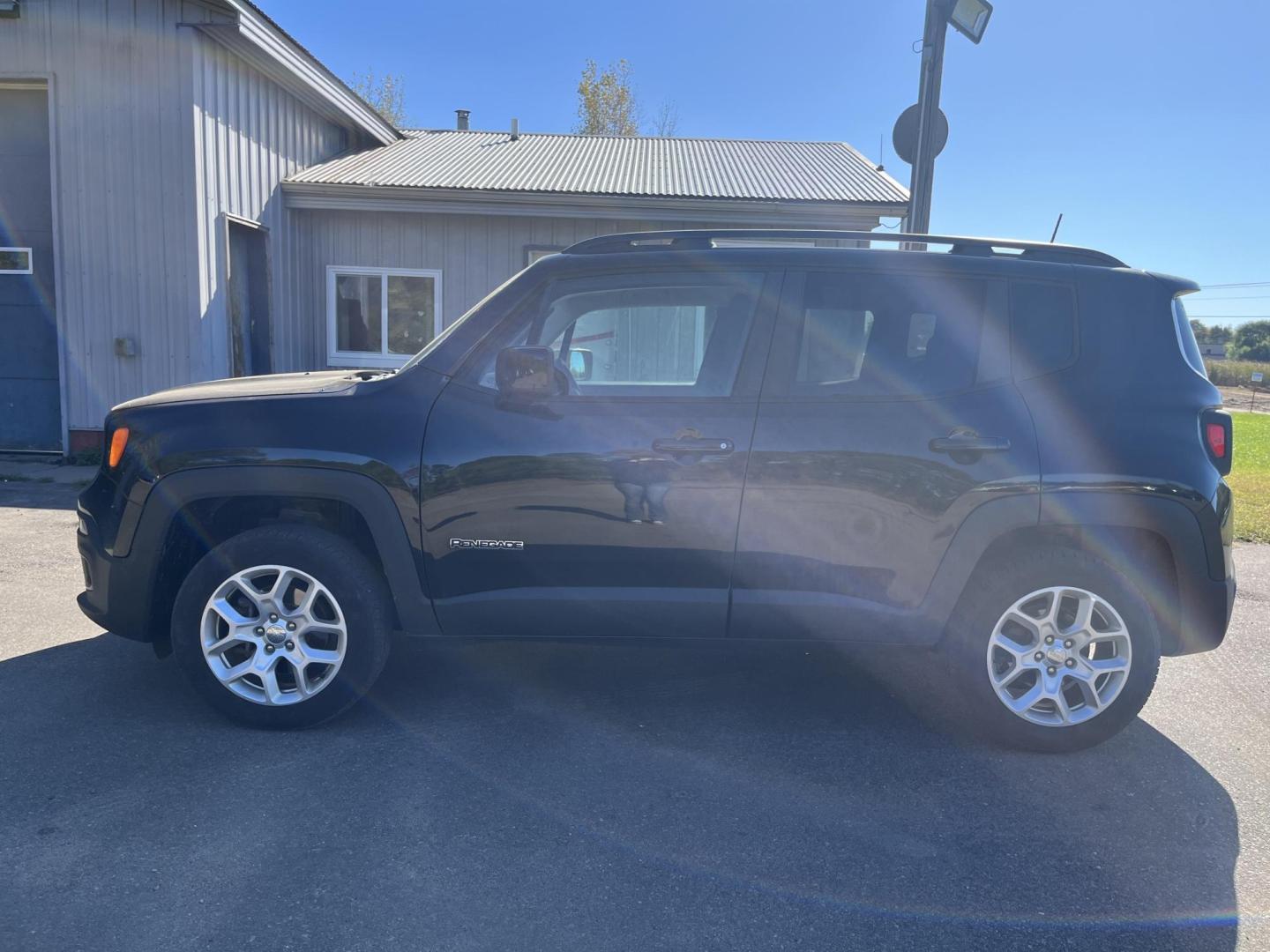2018 Jeep Renegade Latitude 4WD (ZACCJBBB1JP) with an 2.4L L4 DOHC 16V engine, 6M transmission, located at 17255 hwy 65 NE, Ham Lake, MN, 55304, 0.000000, 0.000000 - Photo#1