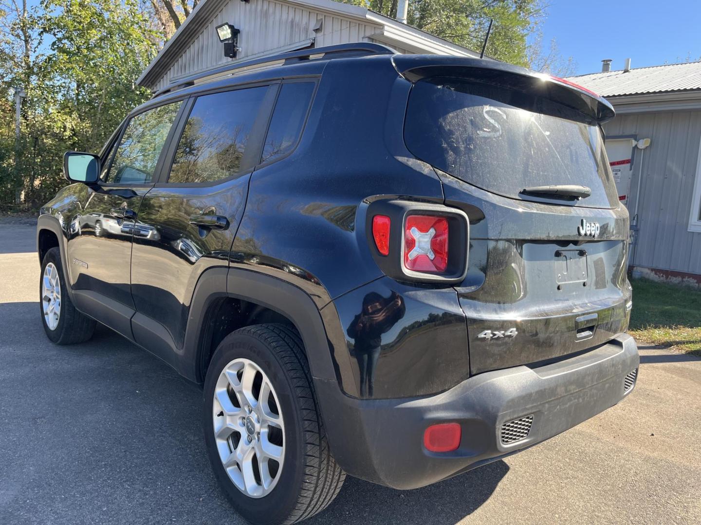 2018 Jeep Renegade Latitude 4WD (ZACCJBBB1JP) with an 2.4L L4 DOHC 16V engine, 6M transmission, located at 17255 hwy 65 NE, Ham Lake, MN, 55304, 0.000000, 0.000000 - Photo#2