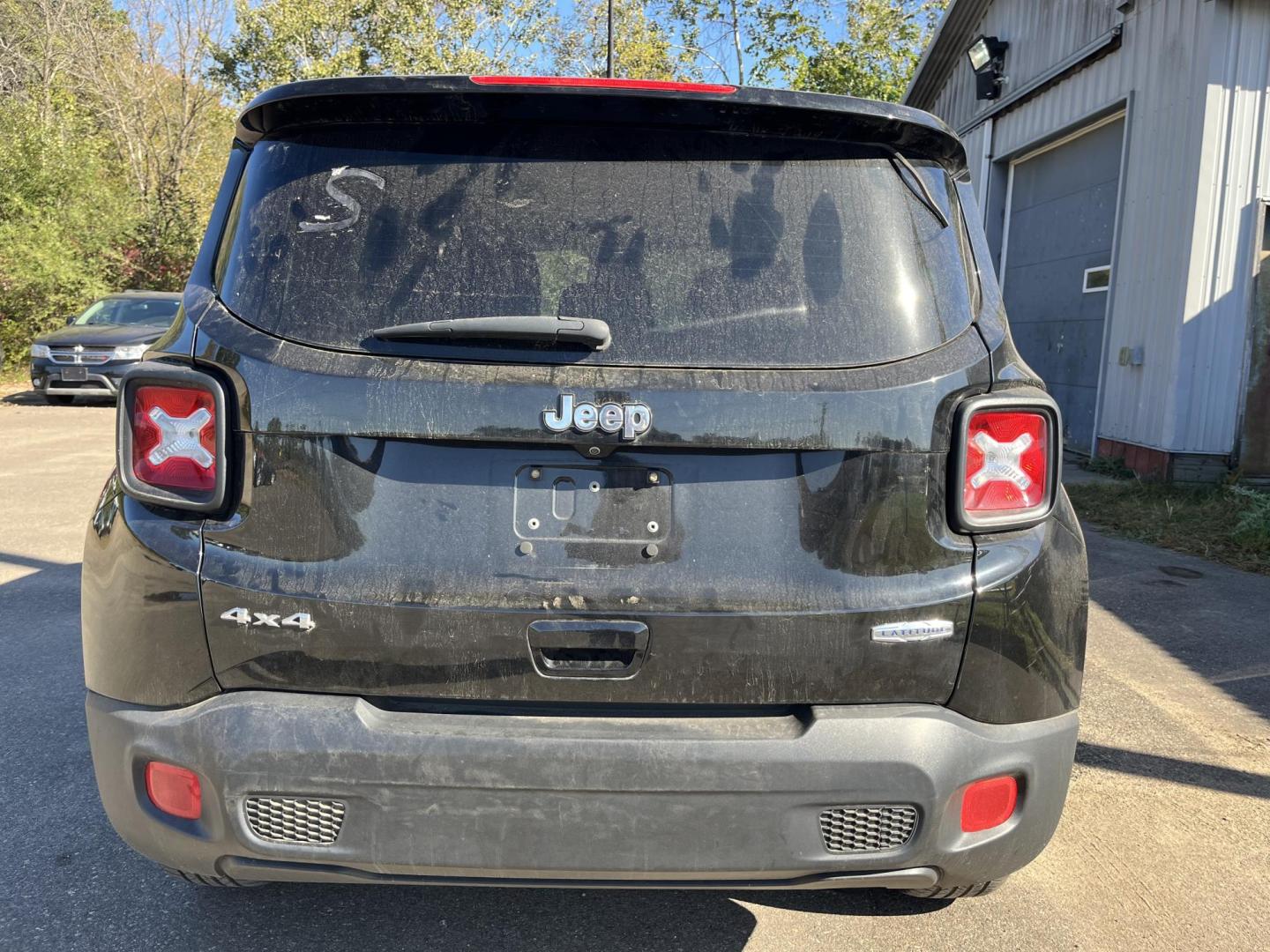 2018 Jeep Renegade Latitude 4WD (ZACCJBBB1JP) with an 2.4L L4 DOHC 16V engine, 6M transmission, located at 17255 hwy 65 NE, Ham Lake, MN, 55304, 0.000000, 0.000000 - Photo#3