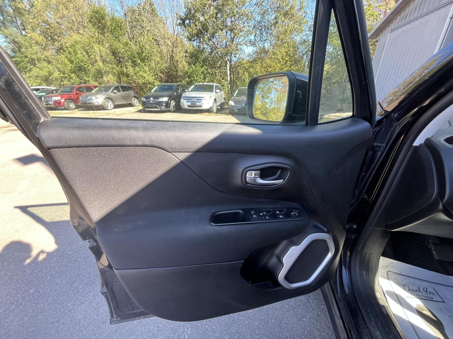 2018 Jeep Renegade Latitude 4WD (ZACCJBBB1JP) with an 2.4L L4 DOHC 16V engine, 6M transmission, located at 17255 hwy 65 NE, Ham Lake, MN, 55304, 0.000000, 0.000000 - Photo#8